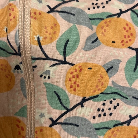 Hanna Andersson 80 cm 18 to 24 mo. pajamas, tangerine, and flower pattern - Picture 8 of 11